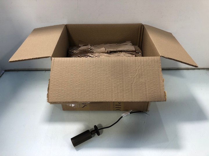 Lot 1552  
            Marchington SR13 - Parcel Delivery Only 

                
QTY OF PHOS ENGINEERING NANO OCULAR LIGHTS: LOCATION - F6