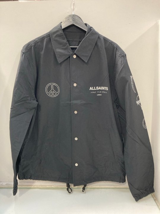 Lot 1597  
            Marchington SR13 - Parcel Delivery Only 

                
ALL SAINTS MENS ORBITAL COACH JACKET IN BLACK-UK SIZE L-ORIGINAL RRP £179.00: LOC...