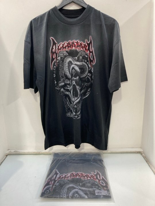 Lot 1600  
            Marchington SR13 - Parcel Delivery Only 

                
2 X ALL SAINTS CONSTRICT CREW T-SHIRTS IN WASHED BLACK-UK SIZE M-ORIGINAL COMBINE...