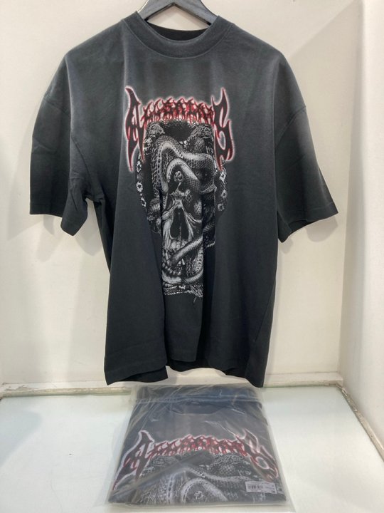 Lot 1601  
            Marchington SR13 - Parcel Delivery Only 

                
2 X ALL SAINTS CONSTRICT CREW NECK T-SHIRTS IN WASHED BLACK UK SIZE S/L-ORIGINAL ...