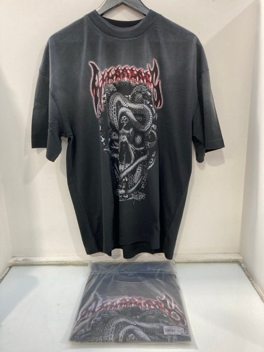 Lot 1603  
            Marchington SR13 - Parcel Delivery Only 

                
2 X ALL SAINTS CONSTRICT CREW NECK T-SHIRTS IN WASHED BLACK UK SIZE S/L-ORIGINAL ...