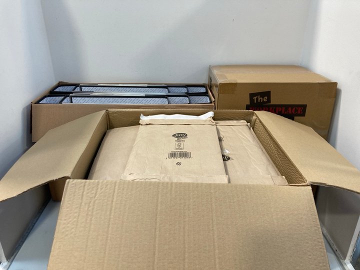 Lot 1606  
            Marchington SR13 - Parcel Delivery Only 

                
3 X ASSORTED ITEMS TO INCLUDE BOX OF A4 RING BINDERS IN BLACK: LOCATION - F4