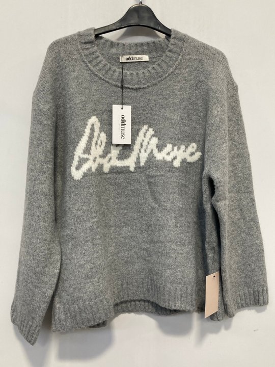 Lot 1655  
            Marchington SR13 - Parcel Delivery Only 

                
ODDMUSE LONDON THE ULTIMATE MUSE LADIES KNITTED JUMPER IN GREY-UK SIZE S-ORIGINAL...