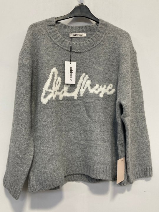 Lot 1656  
            Marchington SR13 - Parcel Delivery Only 

                
ODDMUSE LONDON THE ULTIMATE MUSE LADIES KNITTED JUMPER IN GREY-UK SIZE S-ORIGINAL...