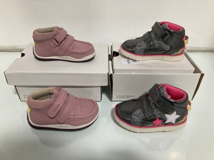 Lot 804  
            Marchington SR13 - Parcel Delivery Only 

                
CLARKS CHILDRENS OSLO PLAY TRAINERS IN GUNMETAL - SIZE UK 5 TO INCLUDE CLARKS CHI...