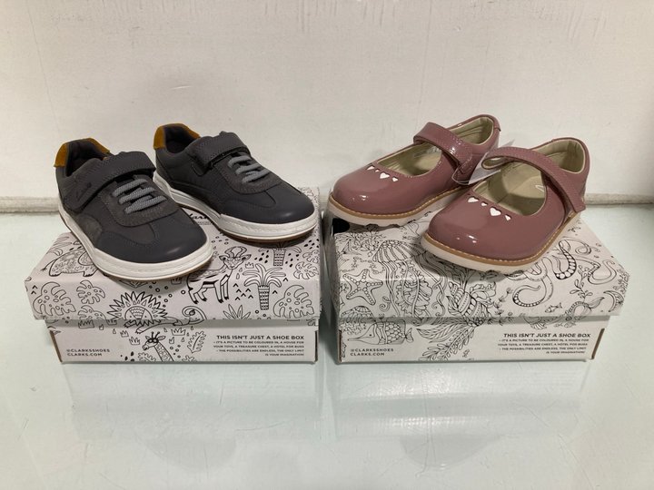 Lot 806  
            Marchington SR13 - Parcel Delivery Only 

                
CLARKS CHILDRENS FAWN FAMILY TRAINERS IN GREY - SIZE UK 11 TO INCLUDE CLARKS CHIL...