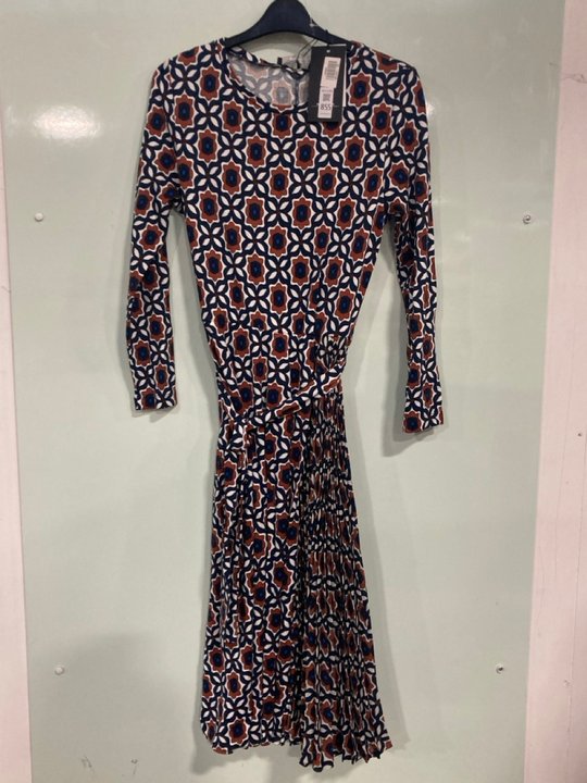 Lot 855  
            Marchington SR13 - Parcel Delivery Only 

                
WEEKEND MAX MARA WOMENS PEDINA PRINT DRESS IN MULTI - SIZE UK S - ORIGINAL RRP £2...