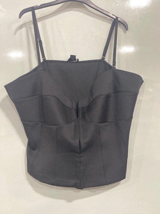 Lot 869  
            Marchington SR13 - Parcel Delivery Only 

                
GOOD AMERICAN WOMENS SCUBA STRAPLESS TUBE IN BLACK - SIZE UK 4XL - ORIGINAL RRP £...