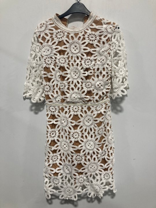 Lot 875  
            Marchington SR13 - Parcel Delivery Only 

                
ELLIATT NIGHT DRESS IN OFF WHITE-UK SIZE S-ORIGINAL RRP £465.00: LOCATION - H5