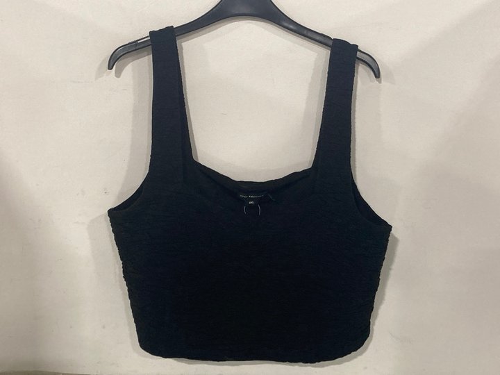 Lot 877  
            Marchington SR13 - Parcel Delivery Only 

                
GOOD AMERICAN SCRUNCHIE CROP TOP IN BLACK-UK SIZE XXL-ORIGINAL RRP £129.00: LOCAT...