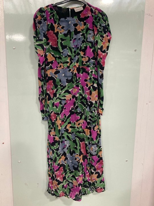 Lot 879  
            Marchington SR13 - Parcel Delivery Only 

                
FABIENNE CHAPOT VARIN DRESS IN BLACK MULTI-UK SIZE 34"-ORIGINAL RRP £179.00: LOCA...