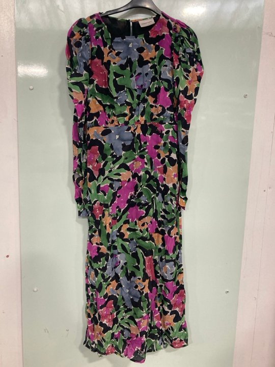Lot 880  
            Marchington SR13 - Parcel Delivery Only 

                
FABIENNE CHAPOT VARIN DRESS IN BLACK MULTI-UK SIZE 34"-ORIGINAL RRP £179.00: LOCA...
