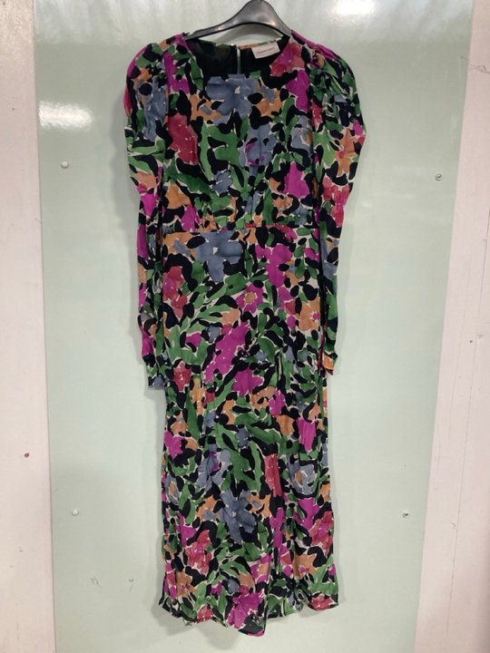 Lot 881  
            Marchington SR13 - Parcel Delivery Only 

                
FABIENNE CHAPOT VARIN DRESS IN BLACK MULTI-UK SIZE 38"-ORIGINAL RRP £179.00: LOCA...