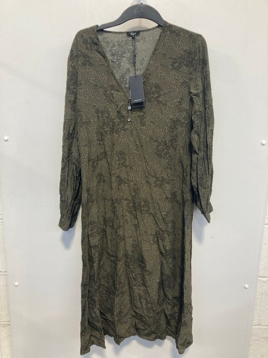 Lot 896  
            Marchington SR13 - Parcel Delivery Only 

                
RAILS LADIES FABIAN WOVEN DRESS IN MULTI-UK SIZE M-ORIGINAL RRP £258.00: LOCATION...