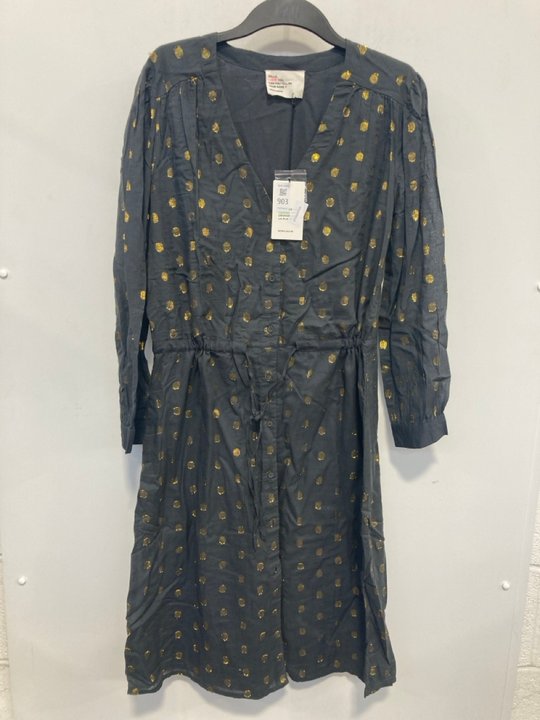 Lot 903  
            Marchington SR13 - Parcel Delivery Only 

                
LEON & HARPER REMEDY DRESS IN DARK GREY-UK SIZE L-ORIGINAL RRP £170.00: LOCATION ...