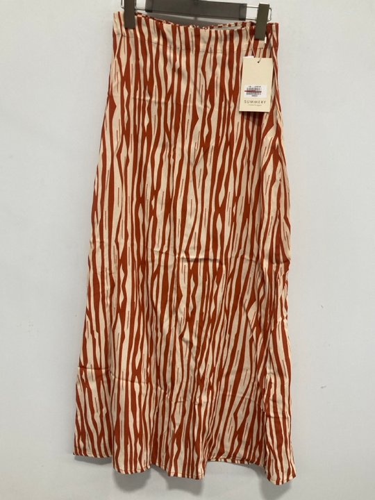 Lot 906  
            Marchington SR13 - Parcel Delivery Only 

                
SUMMERY COPENHAGEN ARLO SKIRT IN RED MULTI-UK SIZE XS-ORIGINAL RRP £135.00: LOCAT...