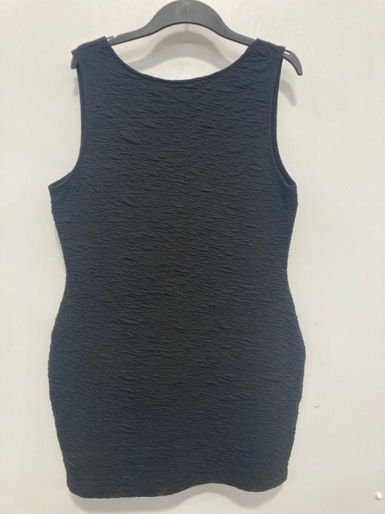 Lot 907  
            Marchington SR13 - Parcel Delivery Only 

                
GOOD AMERICAN SCRUNCHIE MINI DRESS IN BLACK-UK SIZE XXL -ORIGINAL RRP £178.00: LO...