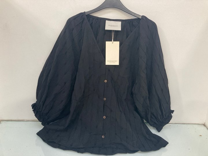 Lot 909  
            Marchington SR13 - Parcel Delivery Only 

                
SUMMERY COPENHAGEN ELODIE BLOUSE IN BLACK-UK SIZE L-ORIGINAL RRP £140.00: LOCATIO...