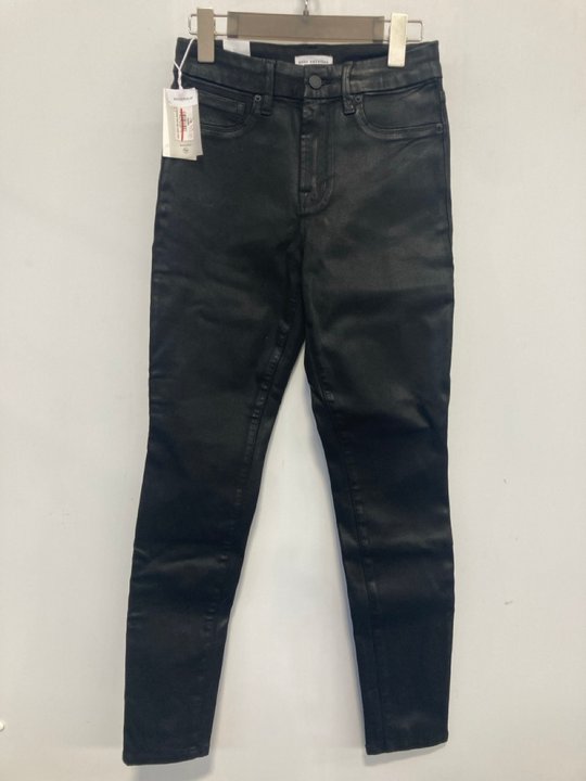 Lot 914  
            Marchington SR13 - Parcel Delivery Only 

                
GOOD AMERICAN GOOD LEGS COATED JEANS IN BLACK-UK SIZE 26"-ORIGINAL RRP £165.00: L...