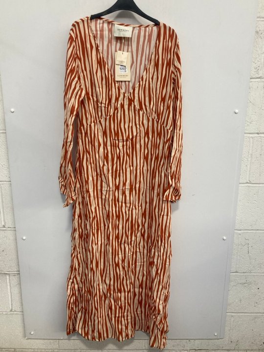 Lot 920  
            Marchington SR13 - Parcel Delivery Only 

                
SUMMERY COPENHAGEN ARLO DRESS IN RED MULTI-UK SIZE XL-ORIGINAL RRP £175,00: LOCAT...