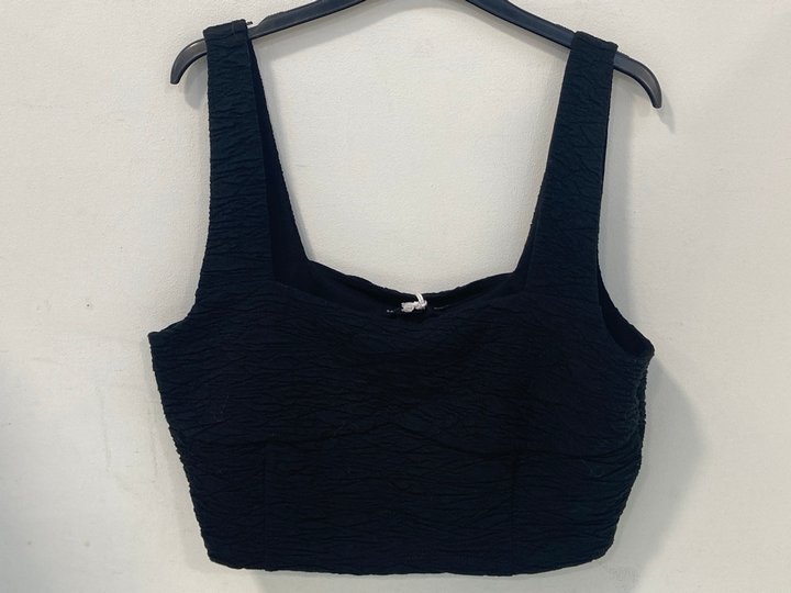 Lot 925  
            Marchington SR13 - Parcel Delivery Only 

                
GOOD AMERICAN SCRUNCHIE CROP TOP IN BLACK-UK SIZE XL-ORIGINAL RRP £129.00: LOCATI...