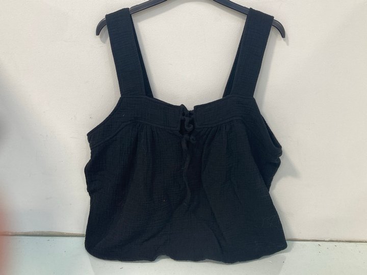Lot 926  
            Marchington SR13 - Parcel Delivery Only 

                
RAILS ENYA TOP IN BLACK-UK SIZE XL-ORIGINAL RRP £138.00: LOCATION - H4