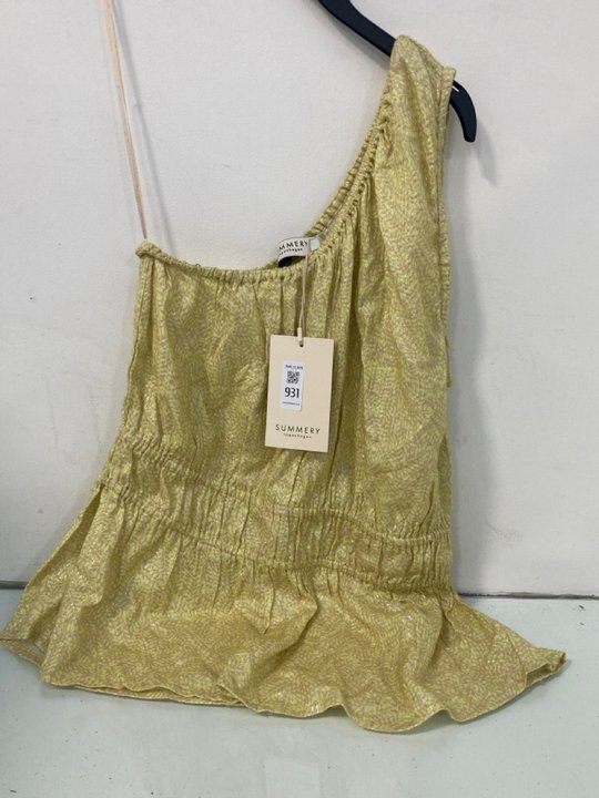 Lot 931  
            Marchington SR13 - Parcel Delivery Only 

                
SUMMERY COPENHAGEN ANNIE TOP IN YELLOW MULTI-UK SIZE XL-ORIGINAL RRP £85.00: LOCA...