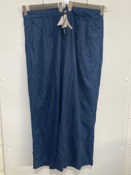 Lot 932  
            Marchington SR13 - Parcel Delivery Only 

                
NOBODY'S CHILD AVA TROUSERS IN DARK BLUE-UK SIZE 52R: LOCATION - H4