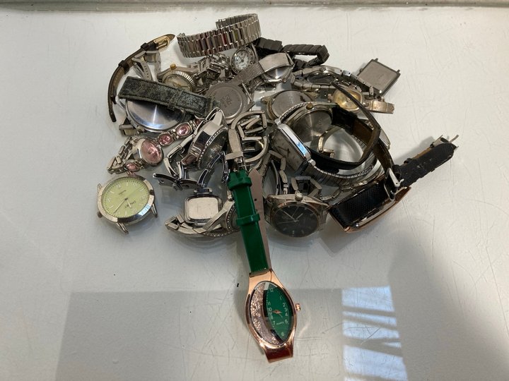 Lot 951  
            Marchington SR13 - Parcel Delivery Only 

                
20 X ASSORTED LADIES AND GENTS WRISTWATCHES: LOCATION - H3