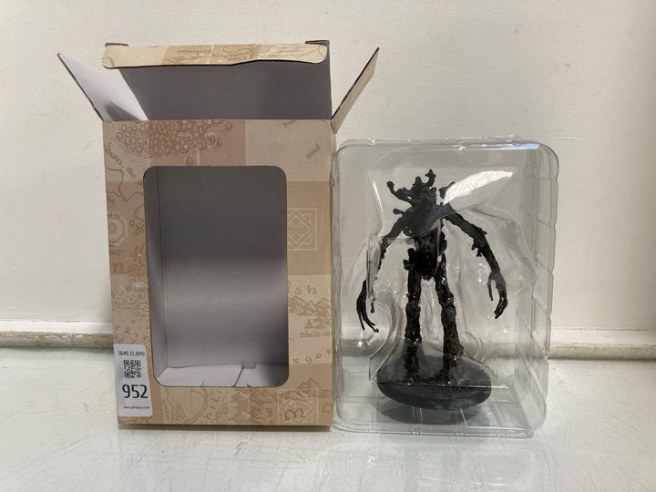 Lot 952  
            Marchington SR13 - Parcel Delivery Only 

                
A LARGE METAL EAGLEMOSS LORD OF THE RINGS HAND PAINTED METAL FIGURE OF TREEBEARD ...
