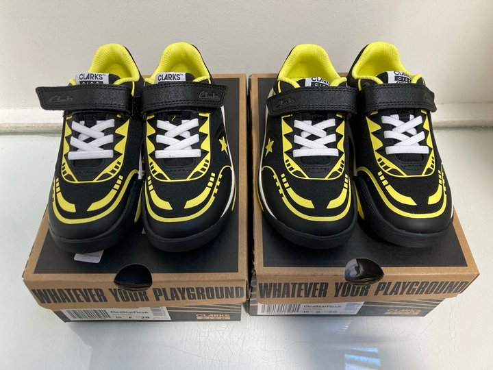 Lot 956  
            Marchington SR13 - Parcel Delivery Only 

                
2 X PAIRS OF CLARKS CICA STAR FLEX CHILDRENS TRAINERS IN BLACK COMBI -UK SIZE 10:...