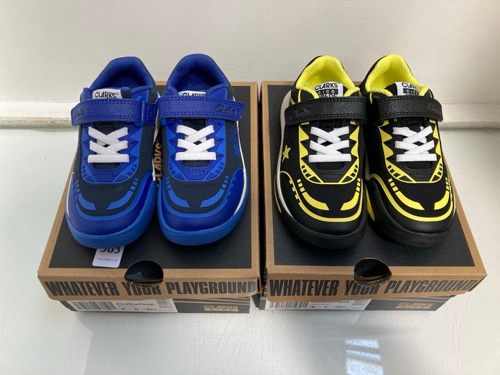 Lot 963  
            Marchington SR13 - Parcel Delivery Only 

                
2 X PAIRS OF CLARKS CHILDRENS CICA STAR FLEX TRAINERS IN BLACK COMBI AND BLUE COM...