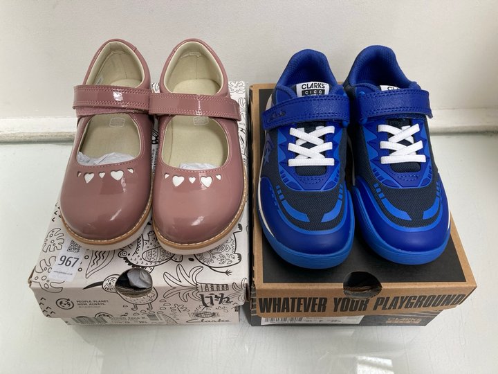 Lot 967  
            Marchington SR13 - Parcel Delivery Only 

                
CLARKS GIRLS CROWN JANE PATENT SHOES IN DUSTY PINK-UK SIZE 11.5 TO INCLUDE CLARKS...