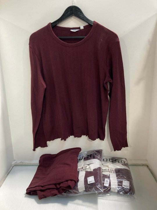 Lot 972  
            Marchington SR13 - Parcel Delivery Only 

                
3 X PAIRS OF B.YOUNG PYJAMAS IN BURGUNDY-UK SIZES XL/M/S: LOCATION - H2