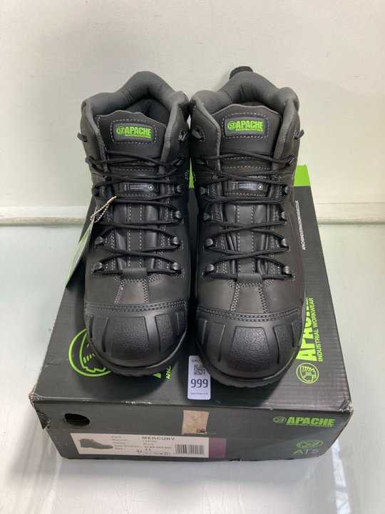 Lot 999  
            Marchington SR13 - Parcel Delivery Only 

                
APACHE INDUSTRIAL WORKWEAR MERCURY BOOTS IN BLACK - UK 11: LOCATION - H2