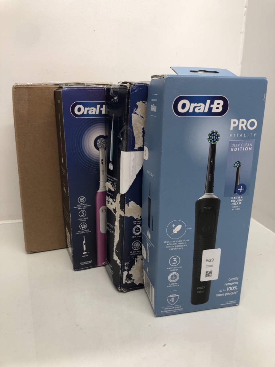 Lot 539  
            Edinburgh SR24 - Delivery Only 

                
QUANTITY OF HEALTH & BEAUTY ITEMS TO INCLUDE ORAL-B VITALITY PRO ELECTRIC TOOTHBR...