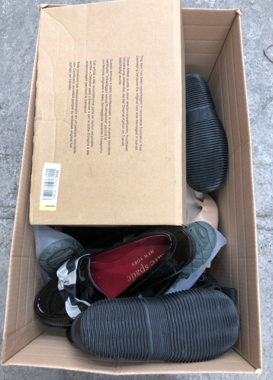 Lot 551  
            Edinburgh SR24 - Delivery Only 

                
1 X BOX OF FOOTWEAR ITEMS TO INCLUDE KATE SPADE WOMENS BLACK LOAFERS WITH BOW SIZ...