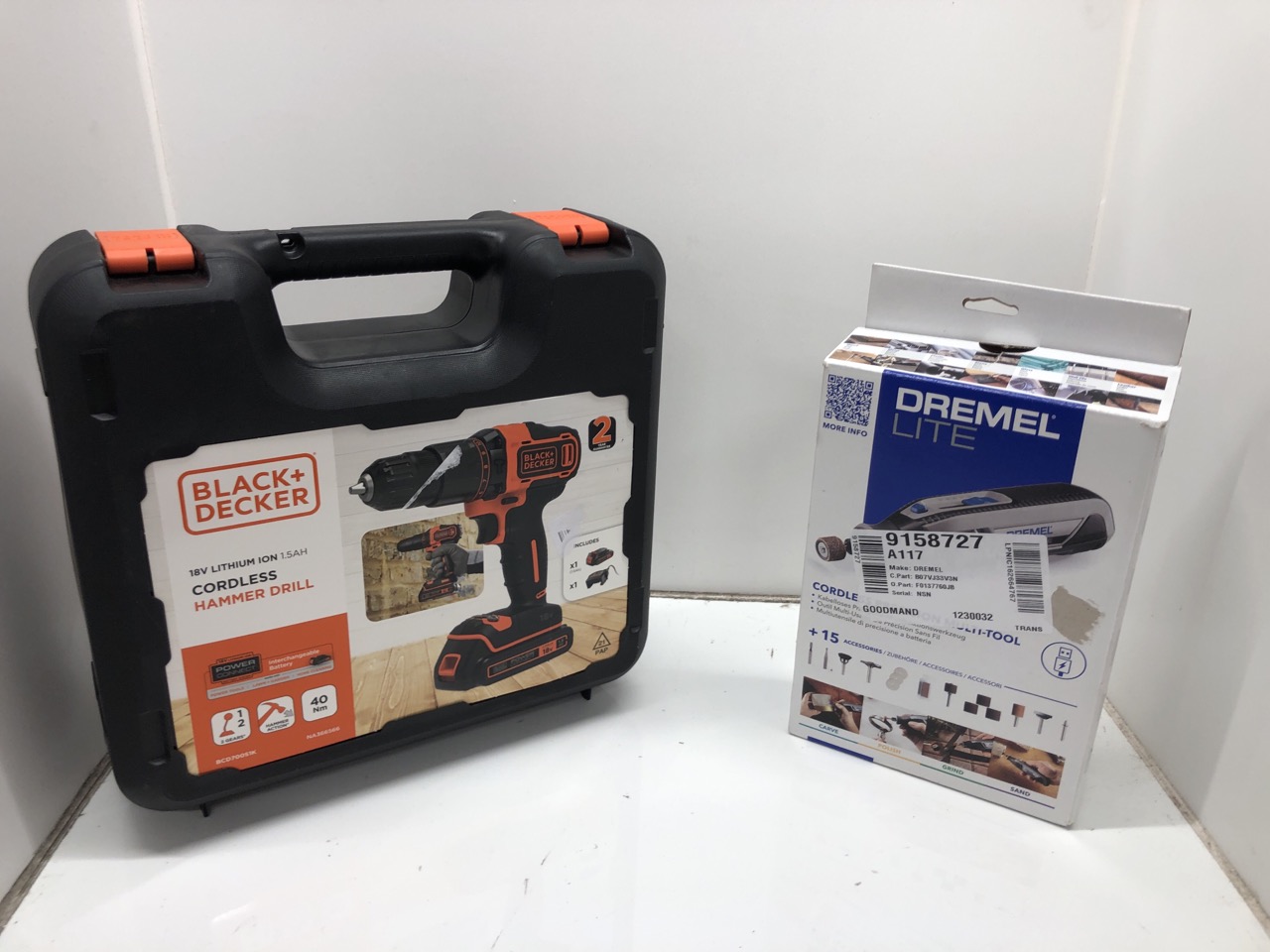 Lot 568  
            Edinburgh SR24 - Delivery Only 

                
BLACK+DECKER 18V LITHIUM ION 1.5AH CORDLESS HAMMER DRILL + DREMEL LITE CORDLESS P...