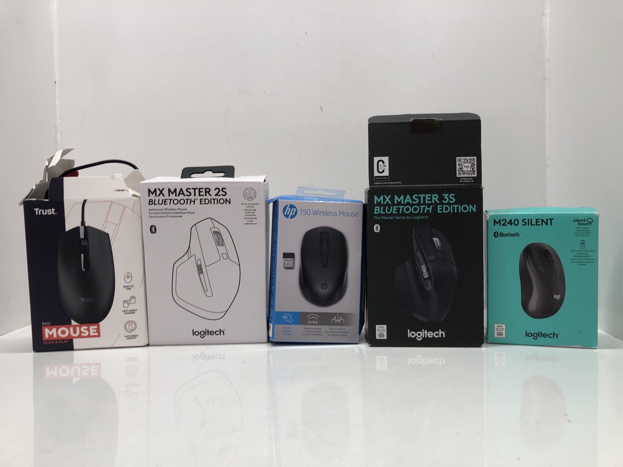 Lot 575  
            Edinburgh SR24 - Delivery Only 

                
QUANTITY OF TECH & GAMING ITEMS TO INCLUDE LOGITECH M240 SILENT : LOCATION - F RACK