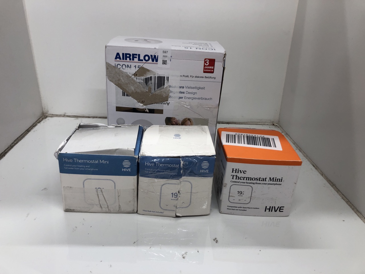 Lot 597  
            Edinburgh SR24 - Delivery Only 

                
QUANTITY OF ITEMS TO INCLUDE HIVE THERMOSTAT MINI FOR HEATING CONTROL (COMBI BOIL...