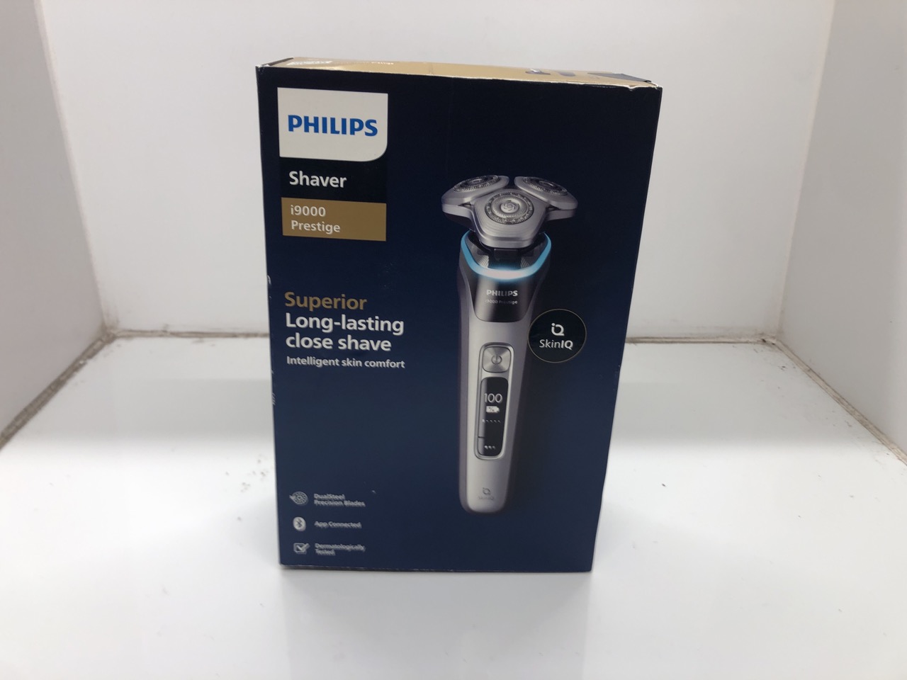 Lot 620  
            Edinburgh SR24 - Delivery Only 

                
PHILIPS SHAVER I9000 PRESTIGE, WET & DRY ELECTRIC SHAVER, DARK SLATE NOVA, WITH S...