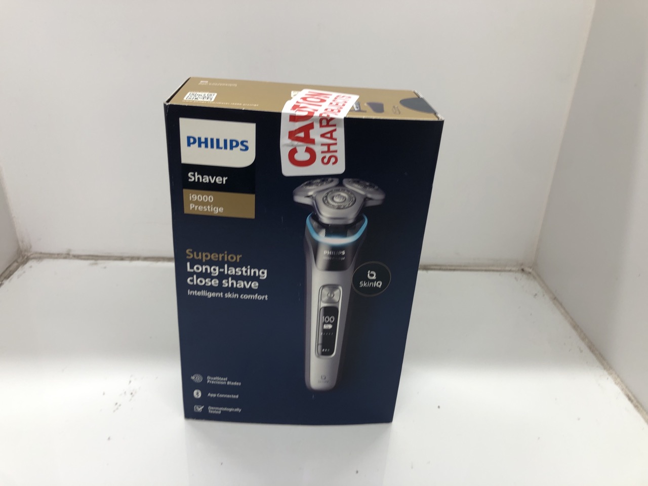 Lot 621  
            Edinburgh SR24 - Delivery Only 

                
PHILIPS SHAVER I9000 PRESTIGE, WET & DRY ELECTRIC SHAVER, DARK SLATE NOVA, WITH S...