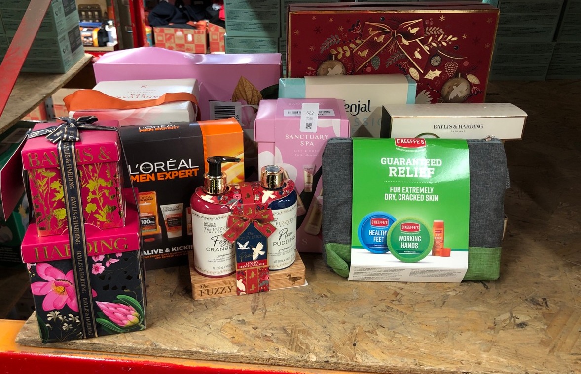 Lot 622  
            Edinburgh SR24 - Delivery Only 

                
QUANTITY OF HEALTH & BEAUTY ITEMS TO INCLUDE O'KEEFFE'S SKINCARE GIFT SET - INCLU...