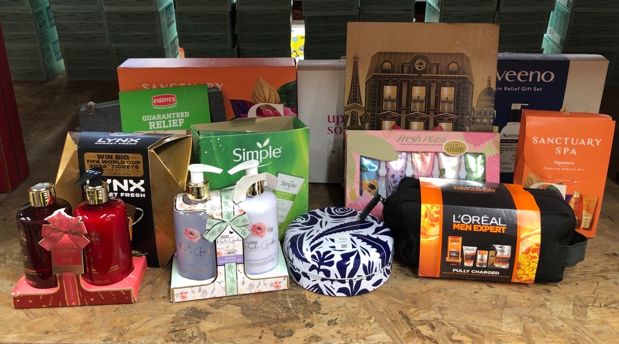 Lot 623  
            Edinburgh SR24 - Delivery Only 

                
QUANTITY OF HEALTH & BEAUTY ITEMS TO INCLUDE L'OREAL MEN EXPERT GIFT SET FOR MEN,...