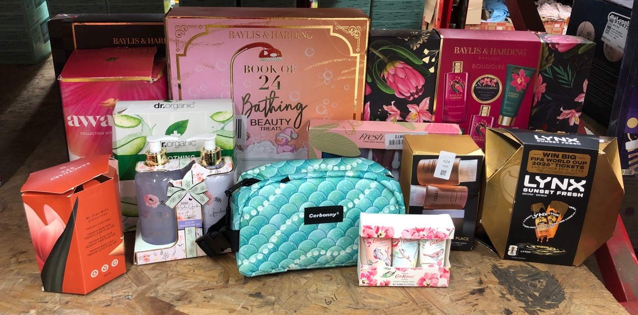 Lot 624  
            Edinburgh SR24 - Delivery Only 

                
QUANTITY OF HEALTH & BEAUTY ITEMS TO INCLUDE SANCTUARY SPA ME TIME MINIS 200 ML, ...