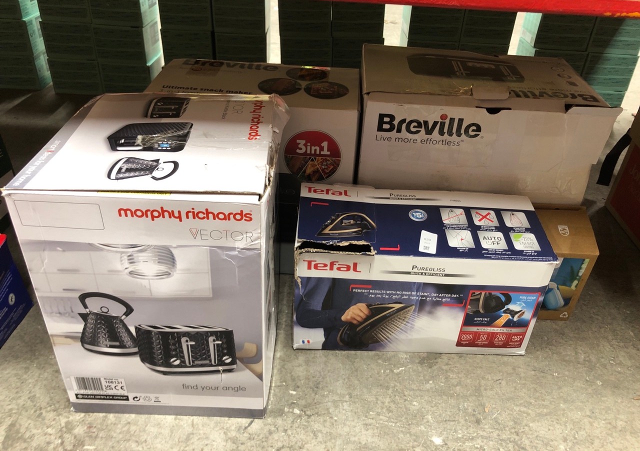 Lot 629  
            Edinburgh SR24 - Delivery Only 

                
QUANTITY OF KITCHEN & APPLIANCES ITEMS TO INCLUDE MORPHY RICHARDS VECTOR PYRAMID ...