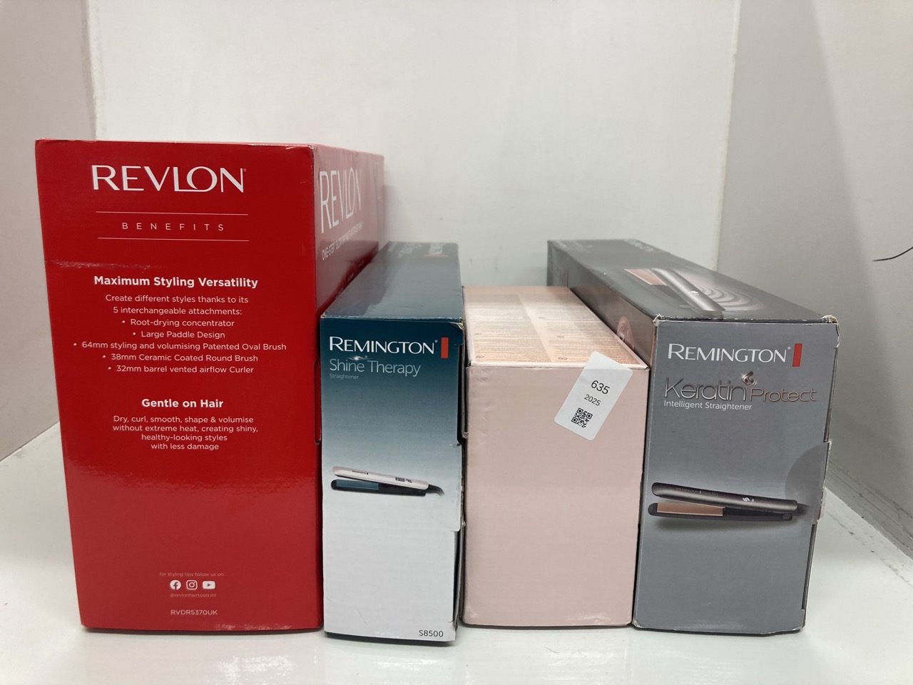 Lot 635  
            Edinburgh SR24 - Delivery Only 

                
QUANTITY OF HEALTH & BEAUTY ITEMS TO INCLUDE REVLON ONE-STEPTM BLOW-DRY MULTI AIR...