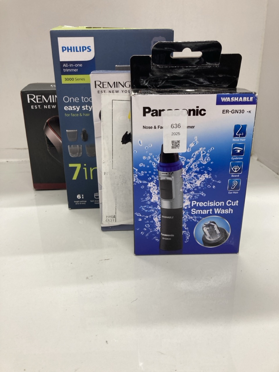 Lot 636  
            Edinburgh SR24 - Delivery Only 

                
QUANTITY OF HEALTH & BEAUTY ITEMS TO INCLUDE PANASONIC ER-GN30 NOSE / EAR HAIR: L...