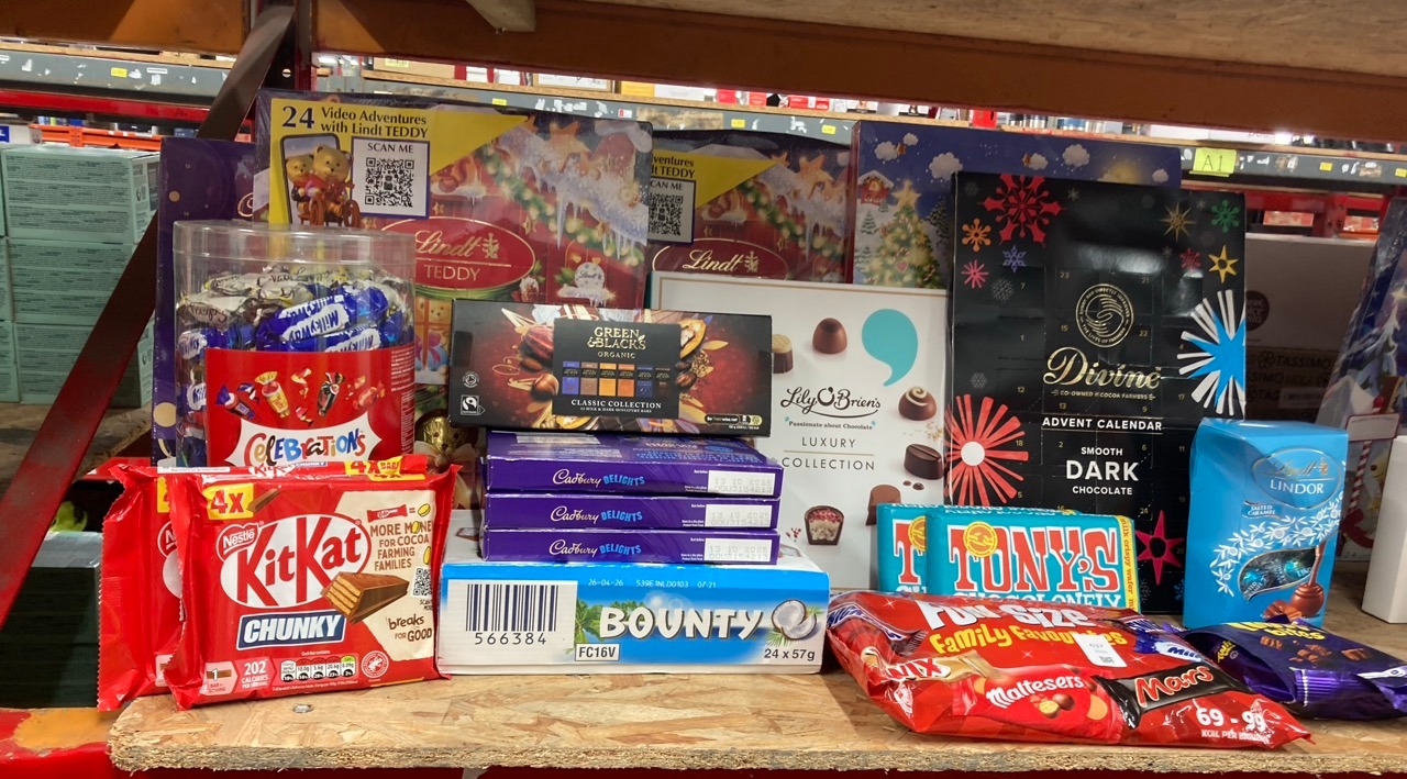 Lot 637  
            Edinburgh SR24 - Delivery Only 

                
QUANTITY OF FOOD & DRINK ITEMS TO INCLUDE CADBURY MILK CHOCOLATE TWIRL BITES, SHA...