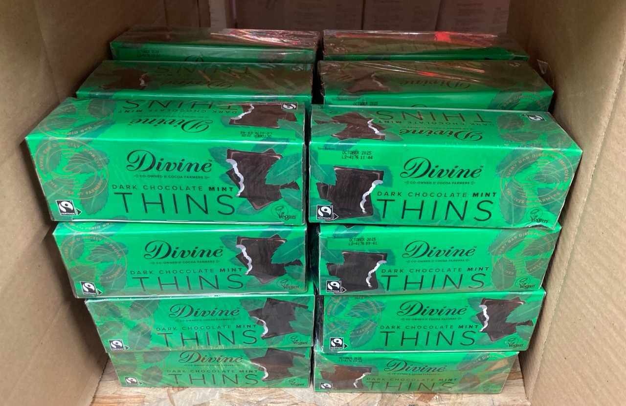 Lot 640  
            Edinburgh SR24 - Delivery Only 

                
24 X DIVINE FAIRTRADE DARK CHOCOLATE AFTER DINNER MINTS 200 G ITEMS MAY BE BEST B...